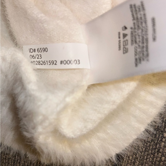 NEW with tags! Medium EXPRESS Very Soft Furry Sweater White NICE - Picture 9 of 9